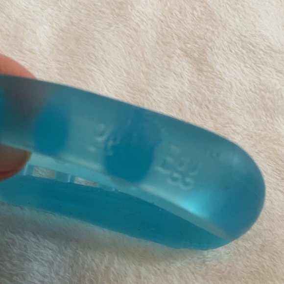❤️❤️ Blue Silicone Pedi Egg - Picture 1 of 3